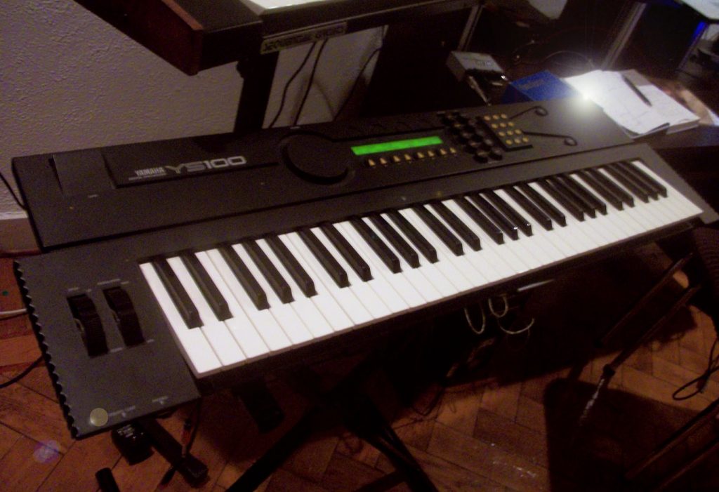 Yamaha YS200 FM Synthesizer